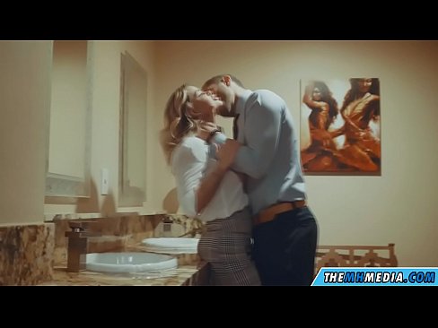 ❤️ Når en barmfagre blondine forfører dig på et offentligt toilet ☑ Porno at da.ergoupa.top ❌❤